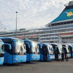 Más de 1.200 pasajeros llegan a Esmeraldas en crucero MS Artania: visitantes realizan paseos en puntos turísticos, bajo resguardo